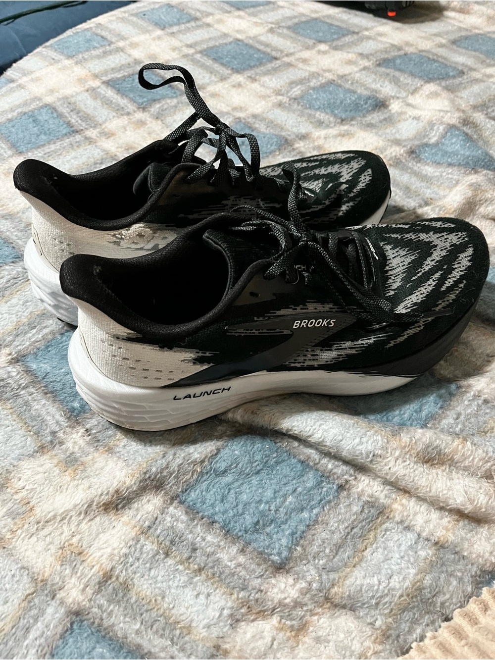 Brooks Launch Men’s Black and White Running Sneakers